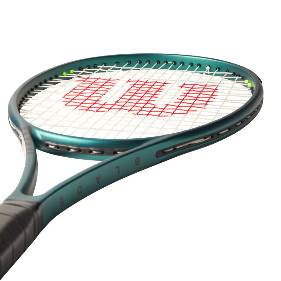 Wilson Blade 98 16 x 19 V9 305g Tennis Racket